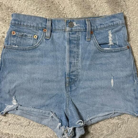 Levi's Ribcage Short - Picture 2 of 5